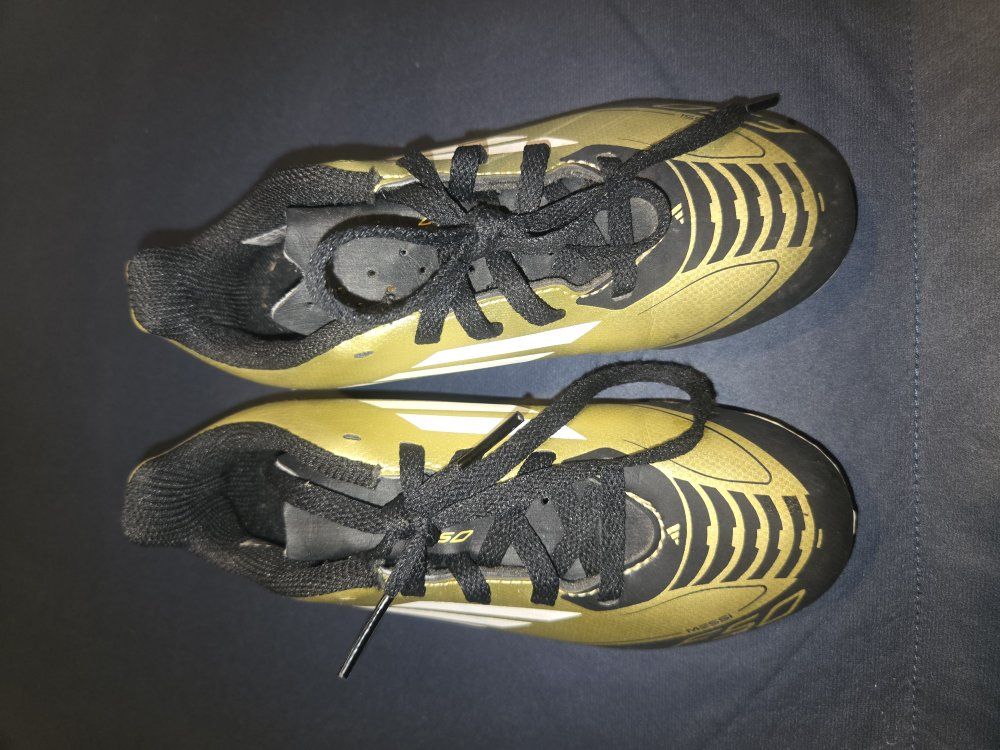 Adidas  Messi F50  Kids Cleats. kids size 12.
