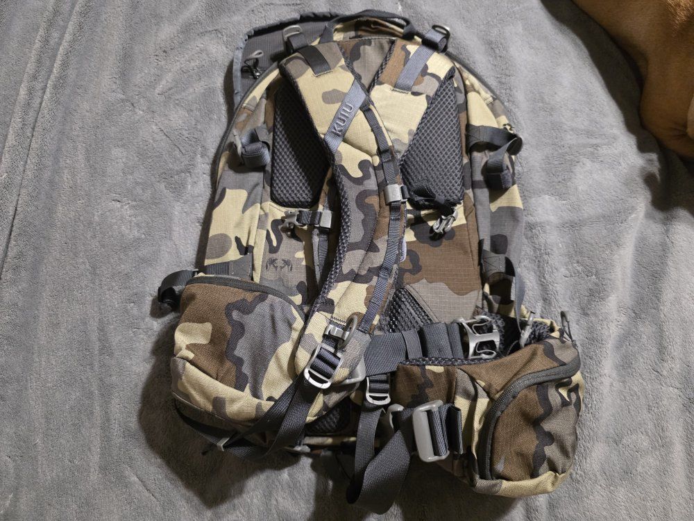 Kuiu Venture 2300 Camo Hunting Backpack Daypack - Medium