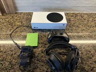 Xbox Series S Bundle