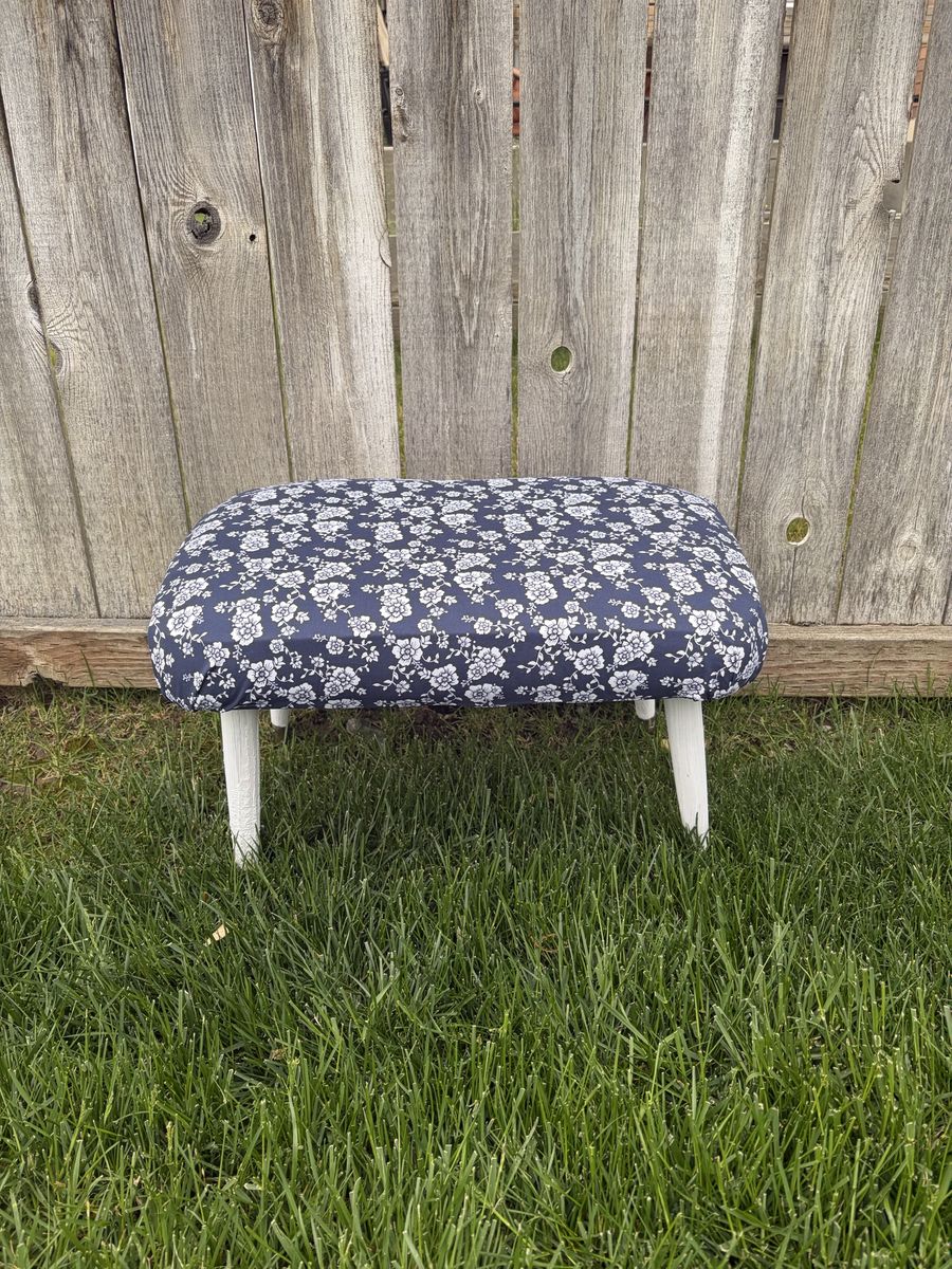 Cushion stool with matching pillows