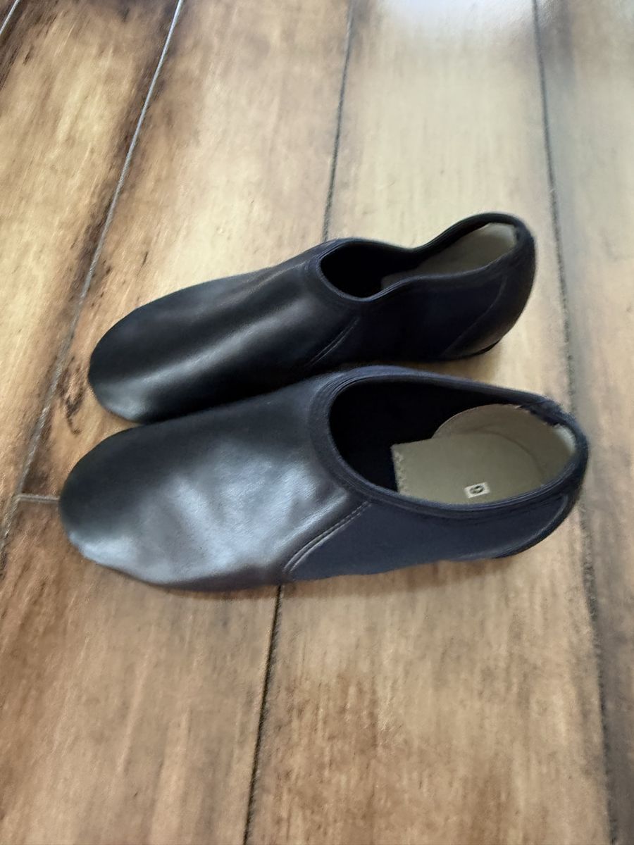 Jazz shoes size 6
