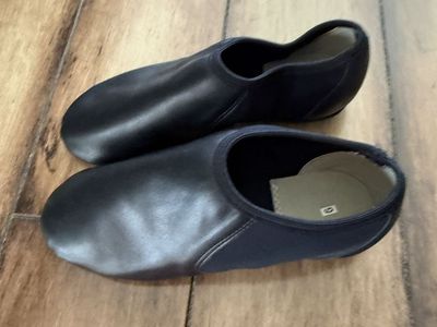 Jazz shoes size 6