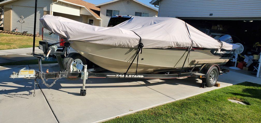 2002 Tracker Targa 18 Fishing Boat with Mercury 150 Engine, Kicker Motor & Trailer