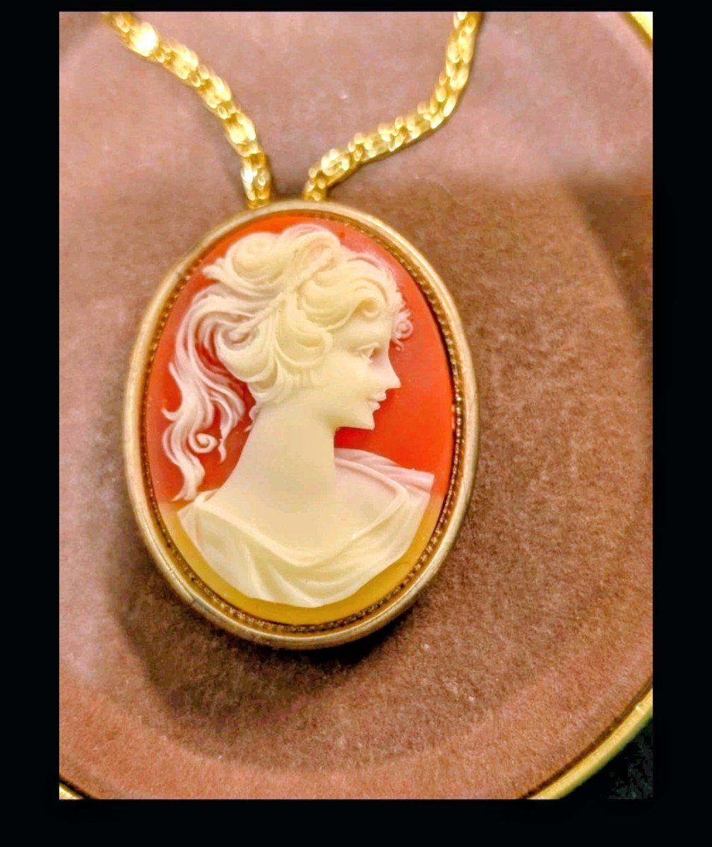 VTG Gold Tone Cameo Necklace Solid Perfume -"NIGHT WINDS 6670" Brooch 27"