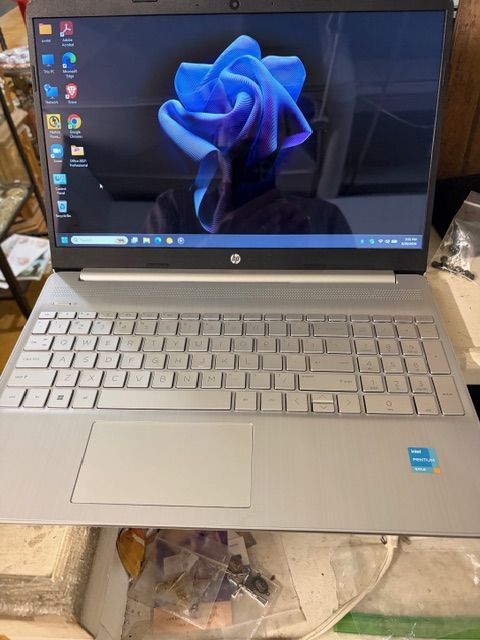 HP 15. Pentium Gold. 2000mhz.