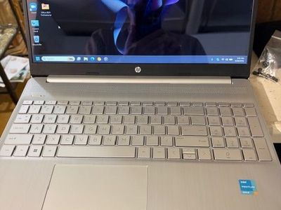 HP 15. Pentium Gold. 2000mhz.