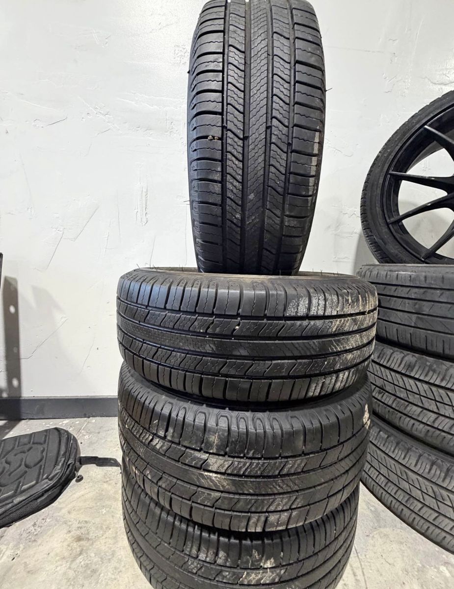 215/60R16 Michelin Defender Tires SET OF 4