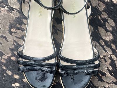 Prada Womans Strappy Leather Sandles 9