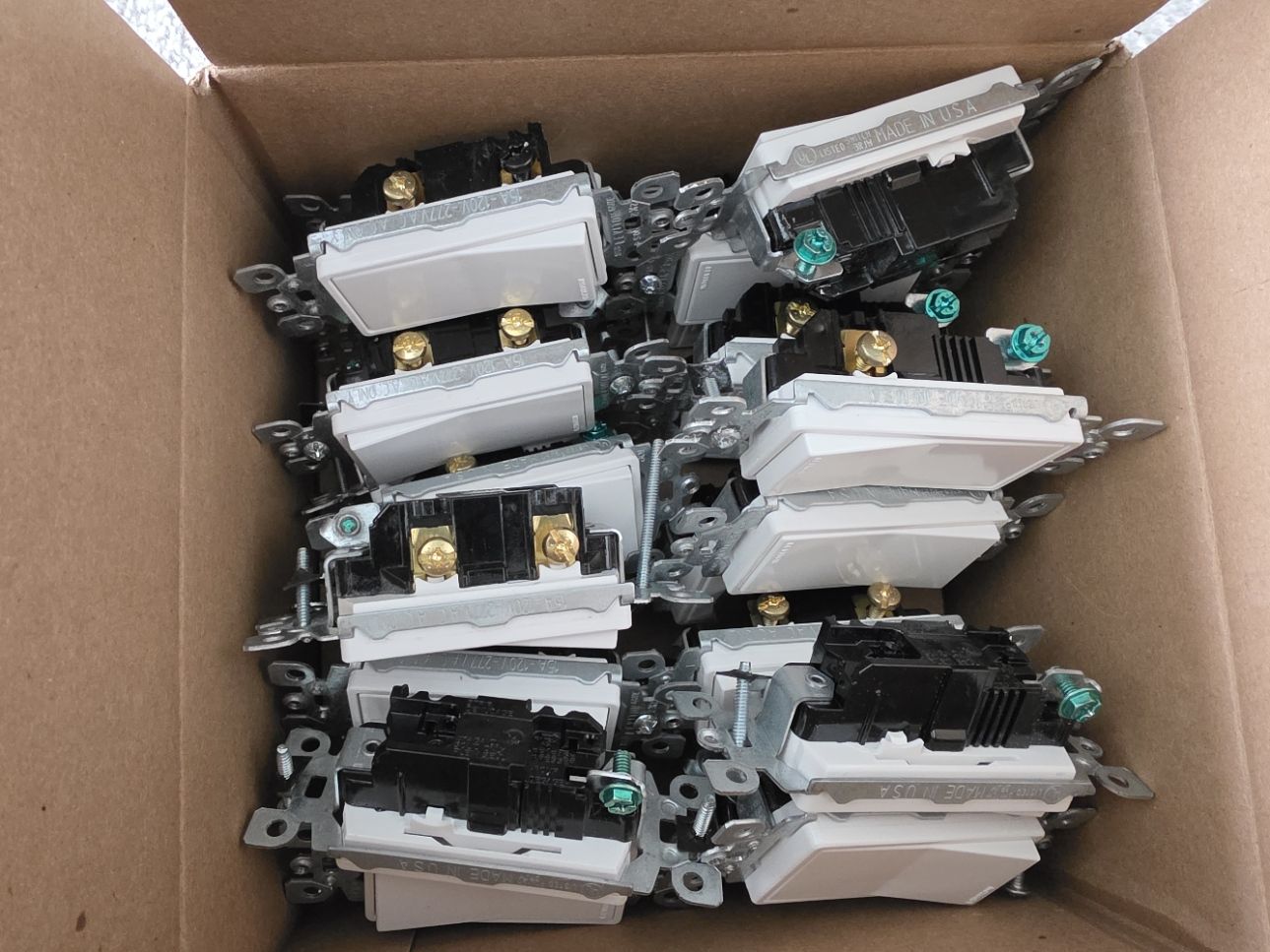 Leviton Decora 15A Light Switches (+ extras)