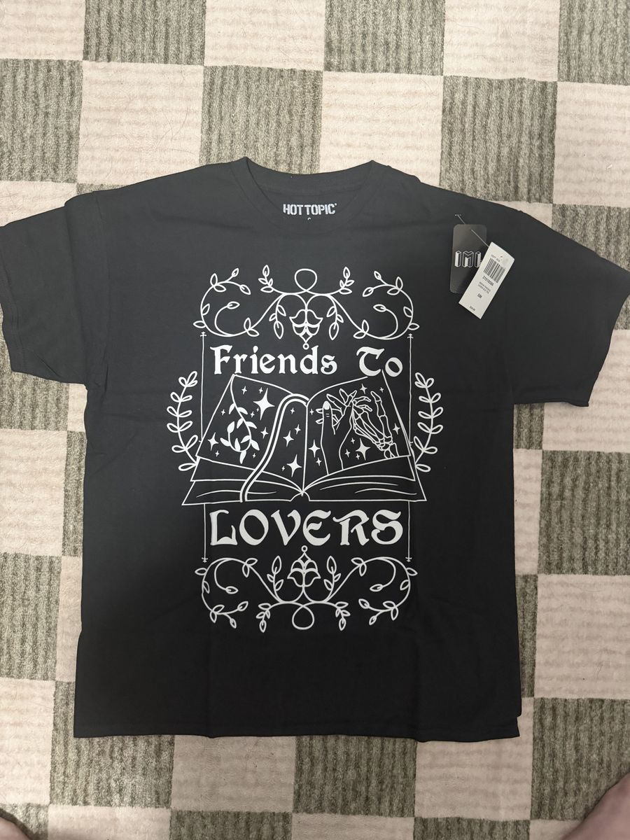 Hot Topic Friends To Lovers Graphic T-Shirt Black Small NWT