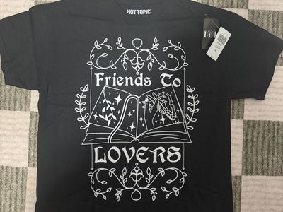 Hot Topic Friends To Lovers Graphic T-Shirt Black Small NWT