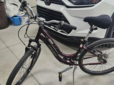 TREK WOMENS LOW STEP MEDIUM