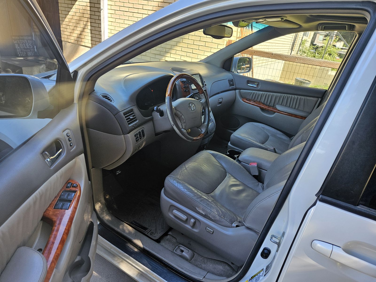 Main image 6
