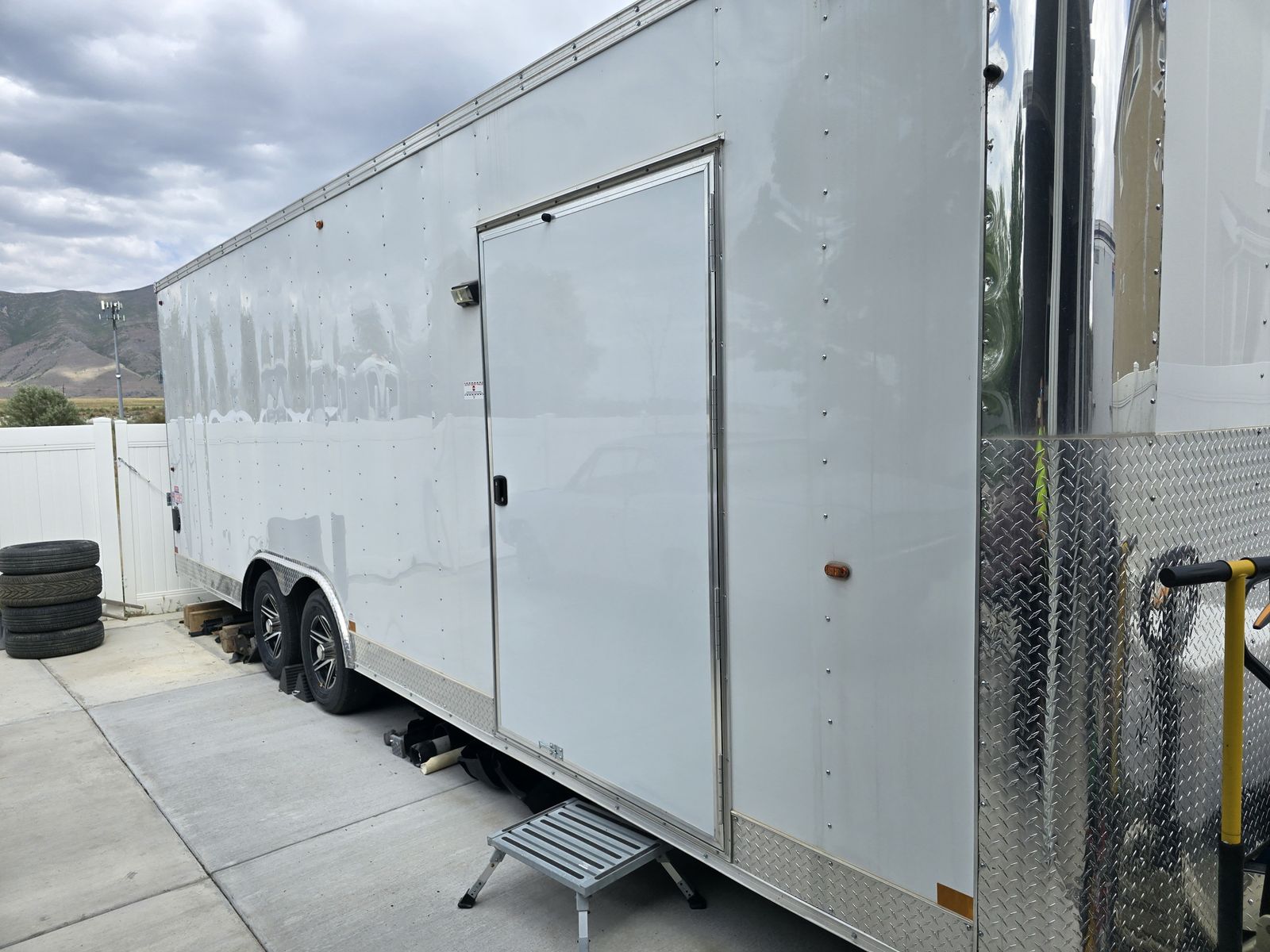 24 foot enclosed car hauler 10k gvw supercoach