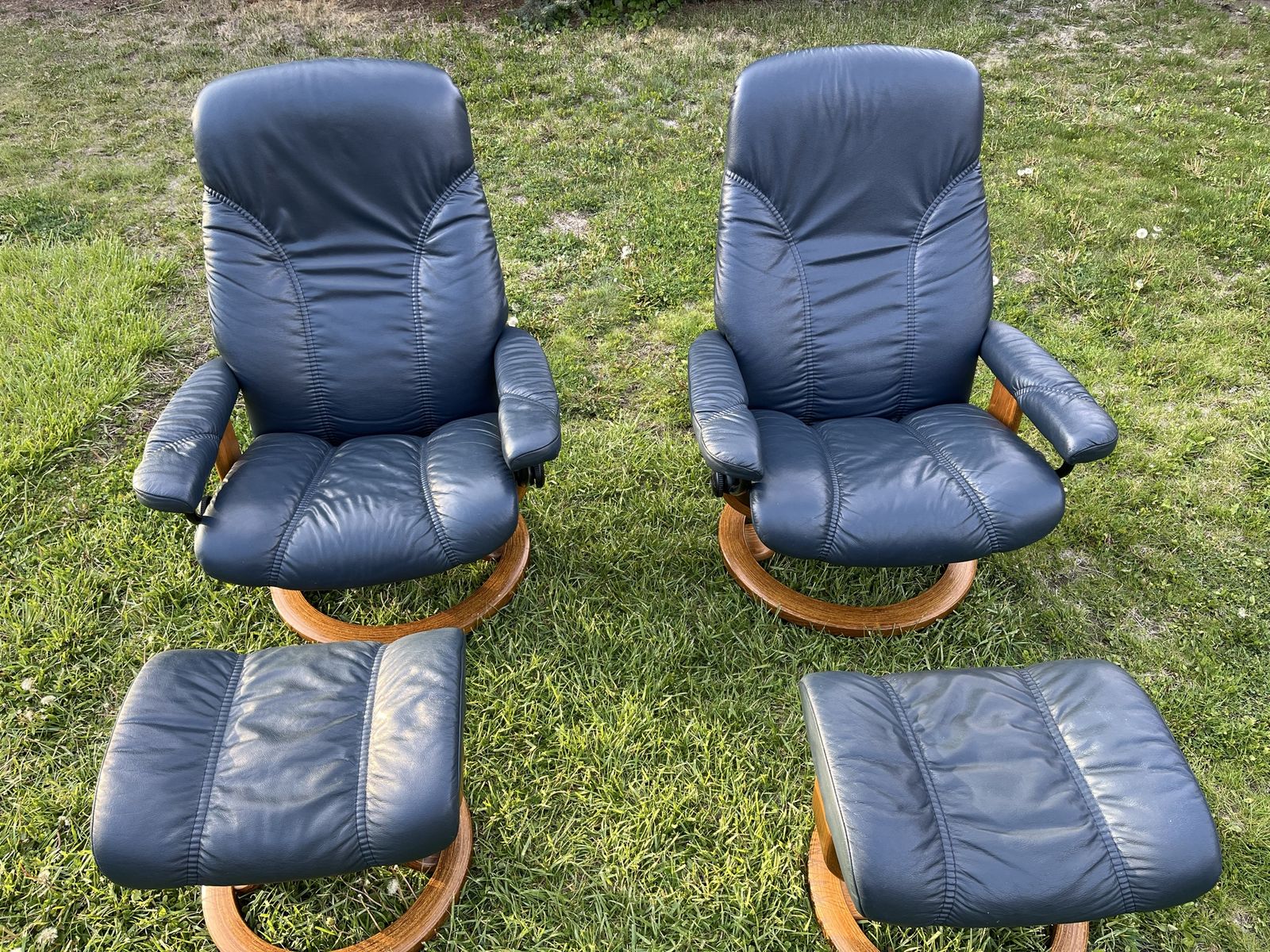 Ekornes chairs and ottomans