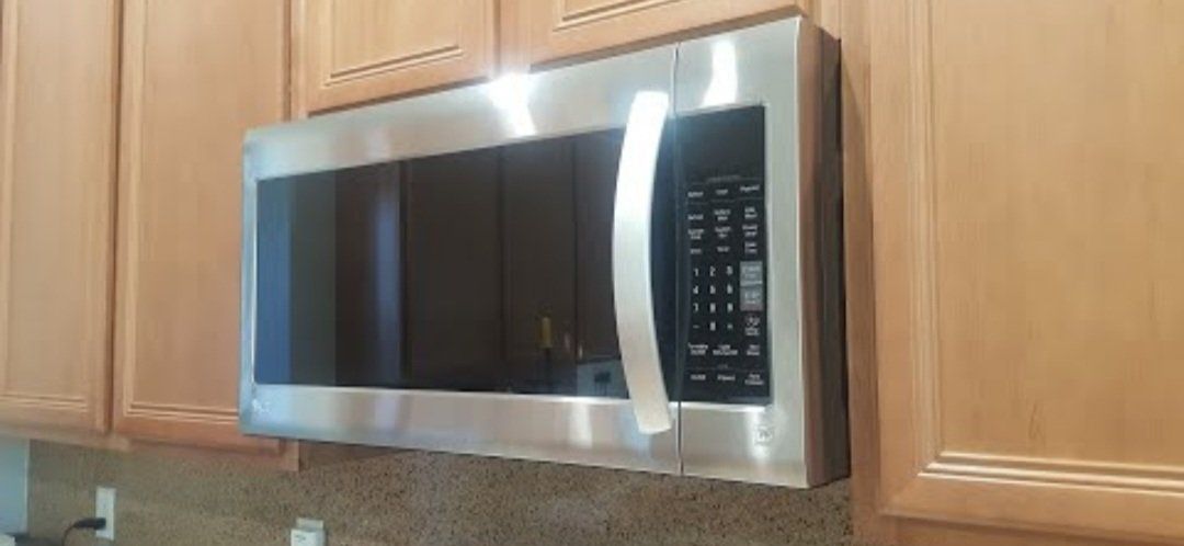 LG. Over-the-range microwave 1000 watts, 2.0 cu. ft