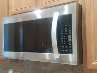 LG. Over-the-range microwave 1000 watts, 2.0 cu. ft