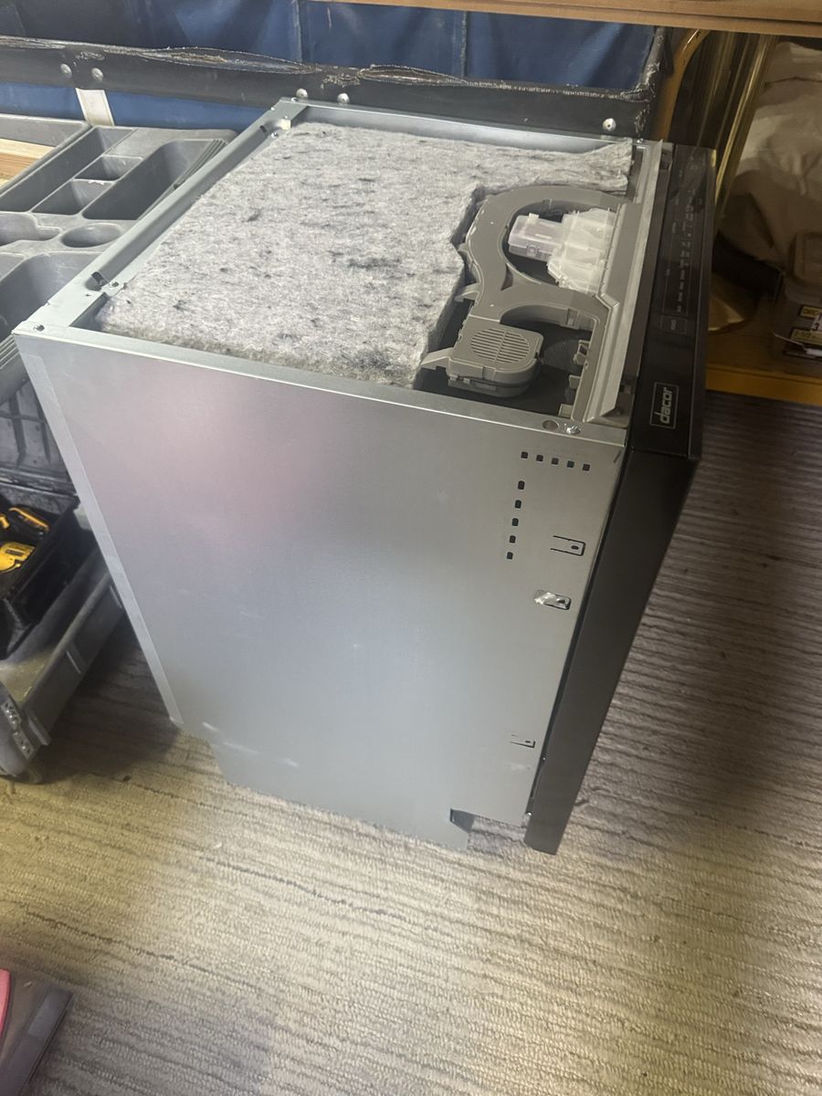 Dishwasher. Dacor DDW24M999UM