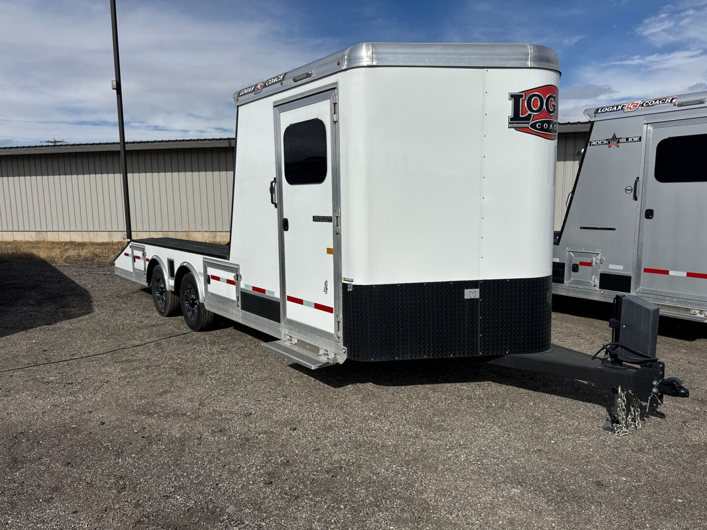 **BLOWOUT PRICING** 2024 Logan Coach Ultimate Crawler Hauler 18' BP P&I