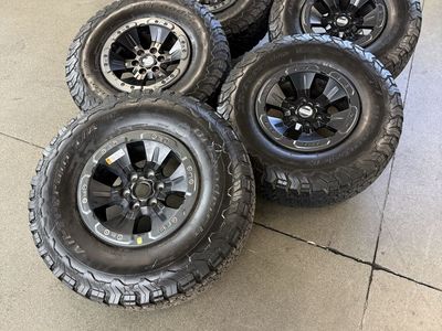 2022 ford raptor OEM 17in/ 315/70/17 bfg ko2