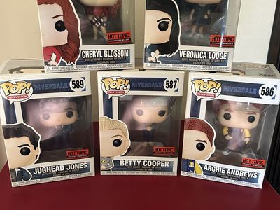Funko POP! Riverdale Set: Archie, Betty, Veronica, Jughead, Cheryl - Hot Topic Exclusive #586-590