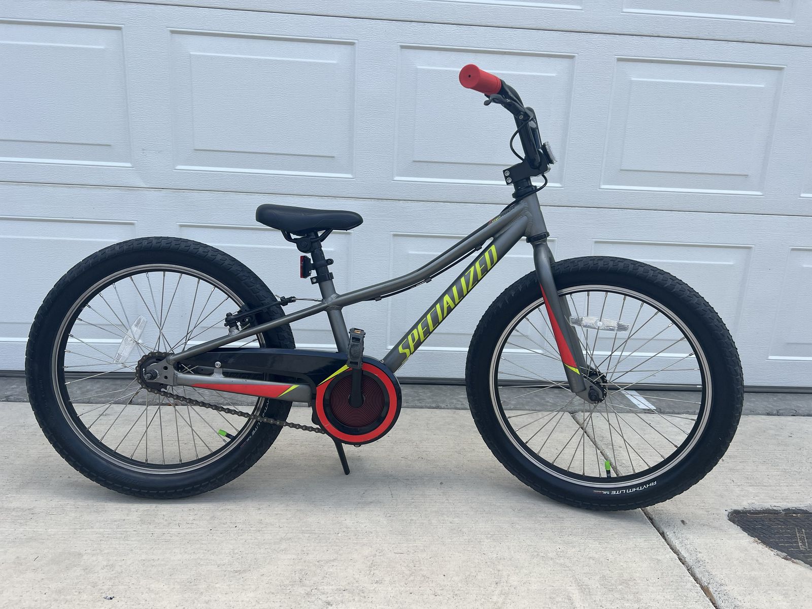 Specialized Riprock Coaster 20" Kids Bike Sterling Grey/Rocket Red