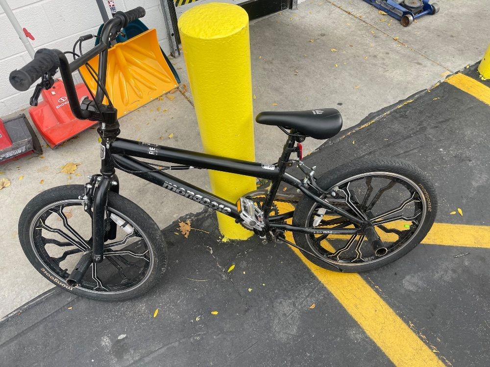 MONGOOSE REBEL KIDS 20 INCHES BMX BIKE