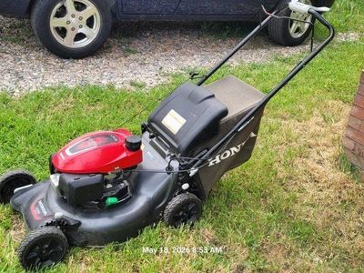 nice Honda lawn mower self propelled.
