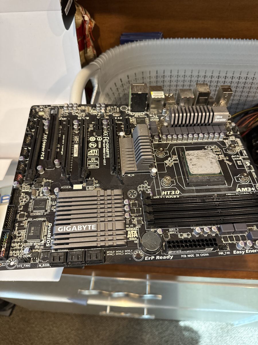 Gigabyte GA-990FXA-UD3 AM3+ Motherboard - Used (Working)