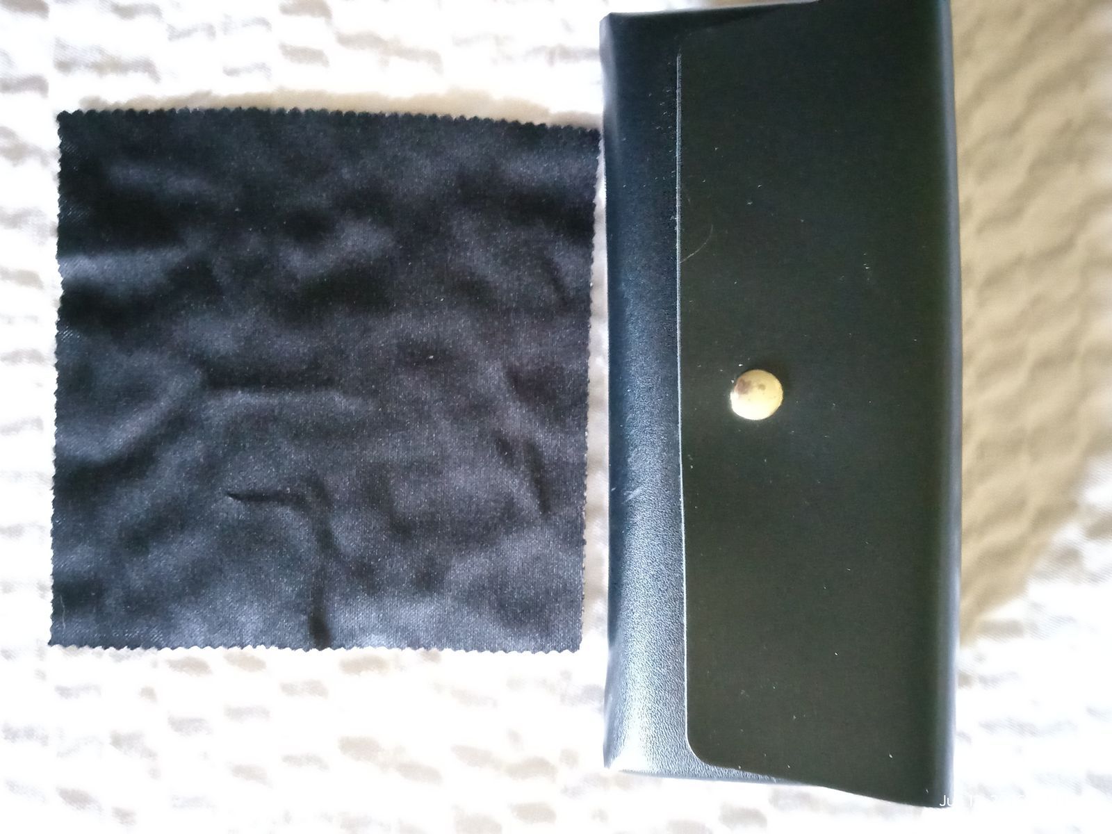 Black Eyeglasses Hard Case with Microfiber Cleaning Cloth - Protective & Portable
