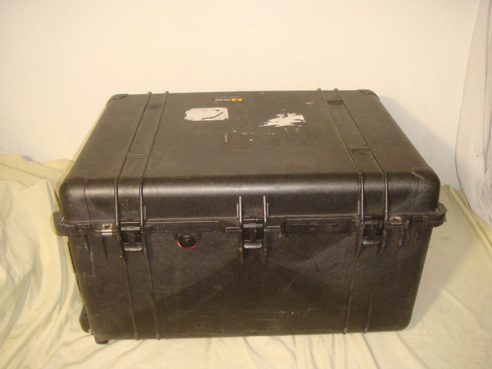 PELICAN 1630 PROTECTOR LARGE WATERTIGHT HARD TRANSPORT CASE WITH WHEELS