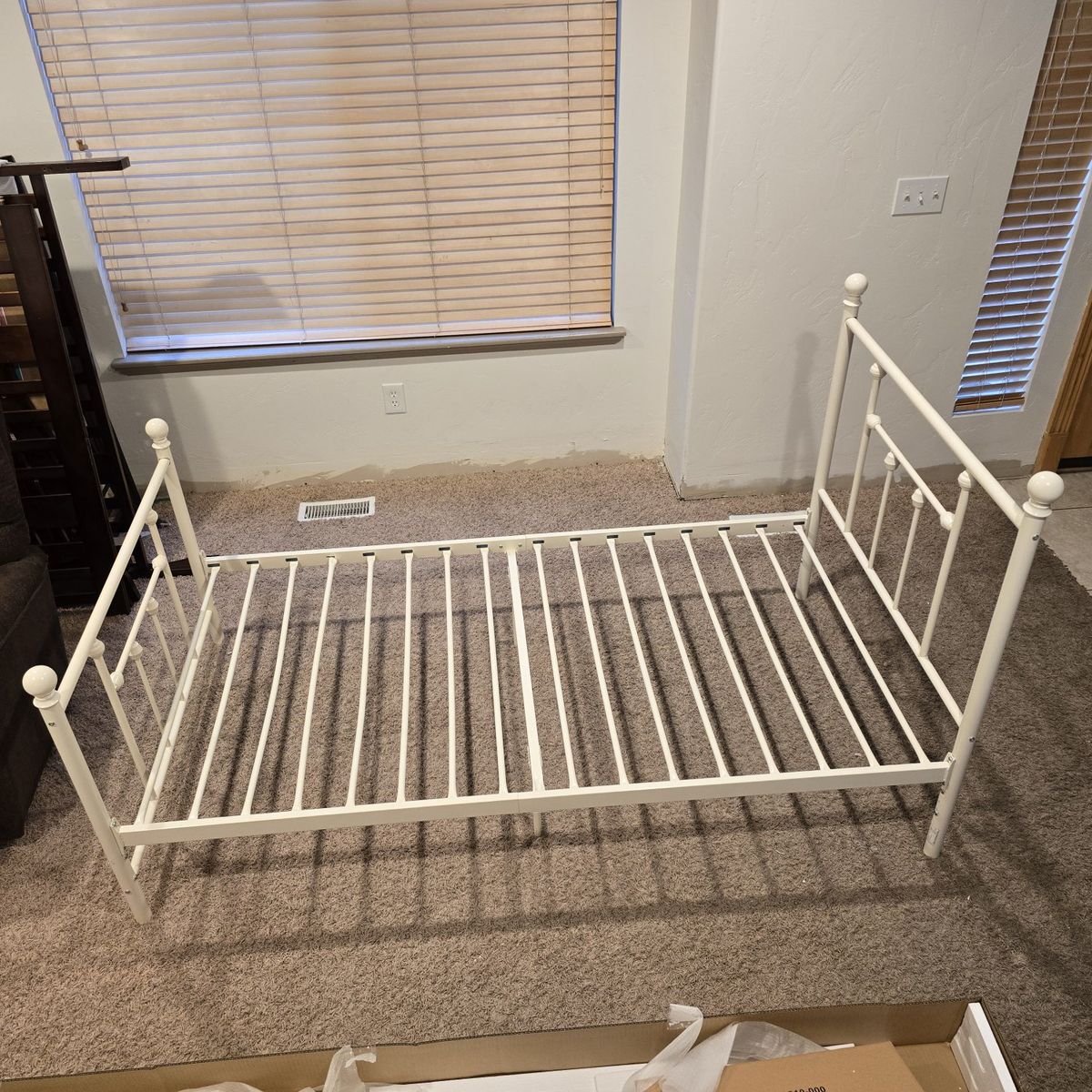 white twin bed frame