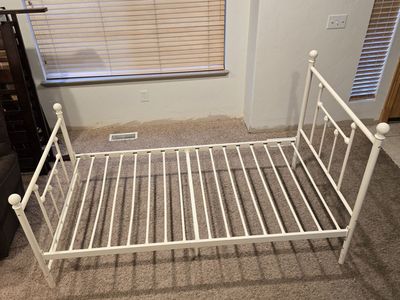 white twin bed frame