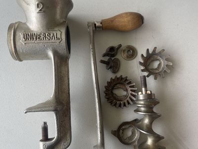Vintage Universal No. 2 Clamp-On Manual Food Grinder/Meat Mincer - Complete Set