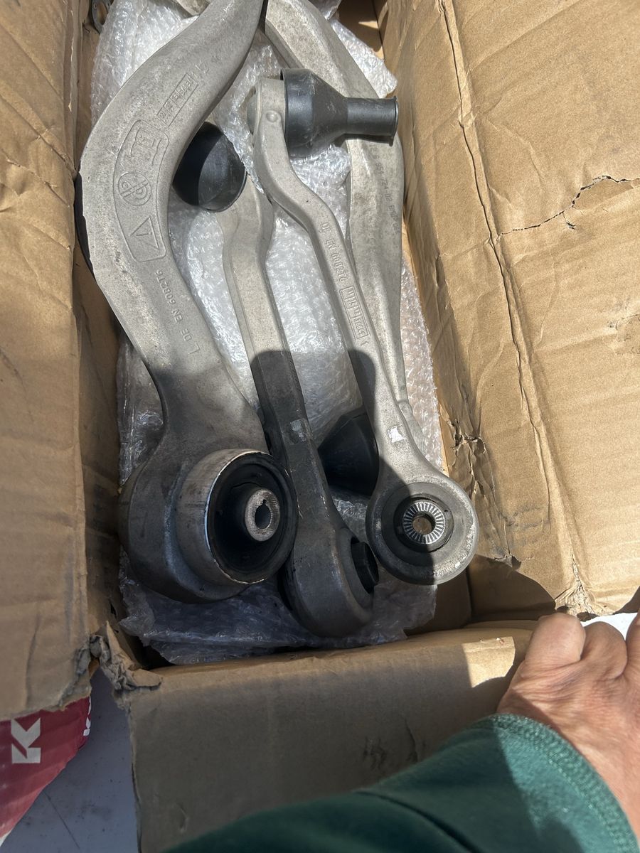 OEM Suspension Control Arms Set - Used Car Parts