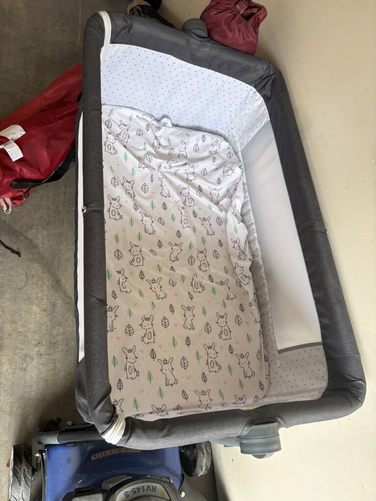 Infant bedside Bassinet
