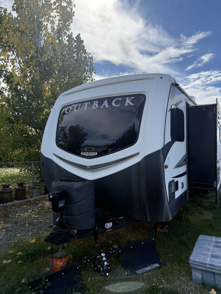 2017 Outback Super Lite 332FK