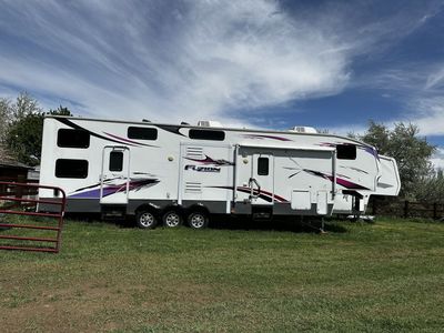 KEYSTONE Fuzion Toy Hauler