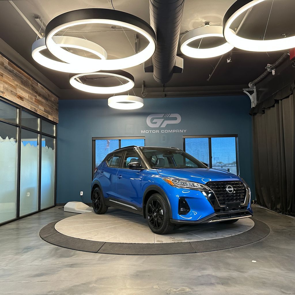 2023 Nissan Kicks SR