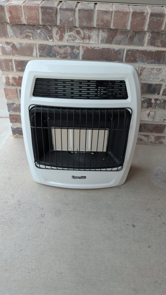 Dyna-Glo 18,000 BTU Dual Fuel Vent-Free Wall Heater — Like New