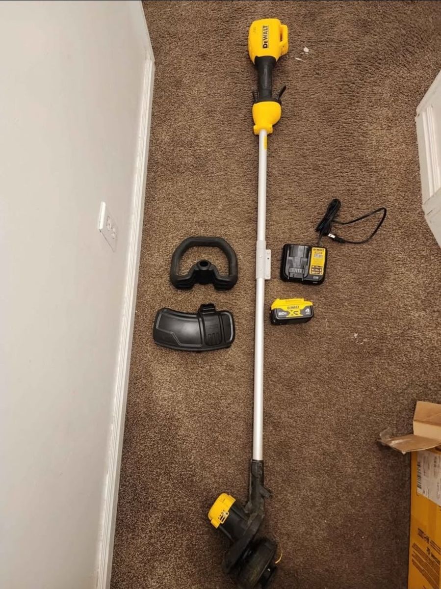 Dewalt 20V MAX 13in. String Trimmer Kit