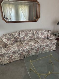 REDUCED*COMPLETE LIVING ROOM FURNITURE - Yes, older design but fantastic shape!