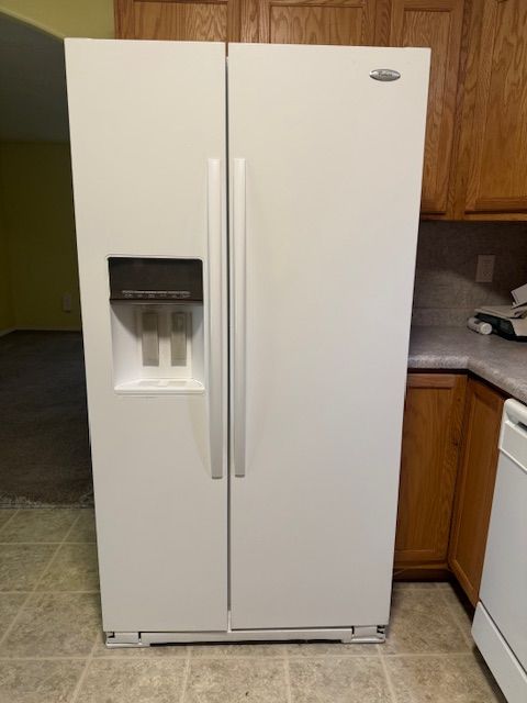 Like NEW Whirlpool Side by Side Refrigerator