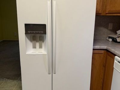 Like NEW Whirlpool Side by Side Refrigerator