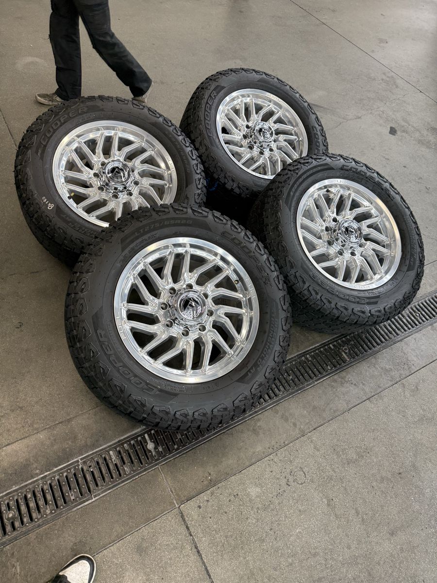 20x9 fuel “hurricanes”/ 275/65/20 coopers 8x180