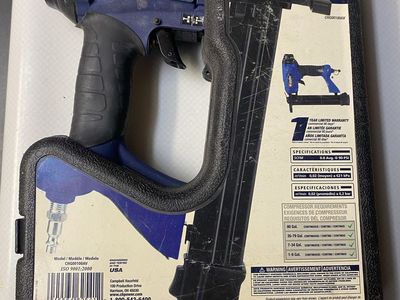 Campbell Hausfeld CH35000AV 2-in-1 18 Gauge Brad Nailer/Stapler with Case - Used