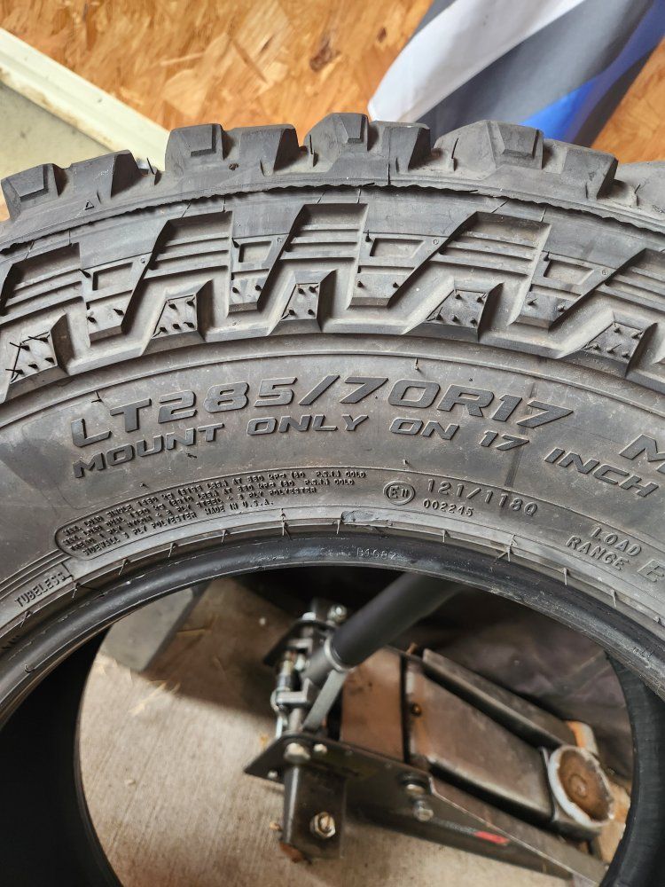 285/70r17 tires