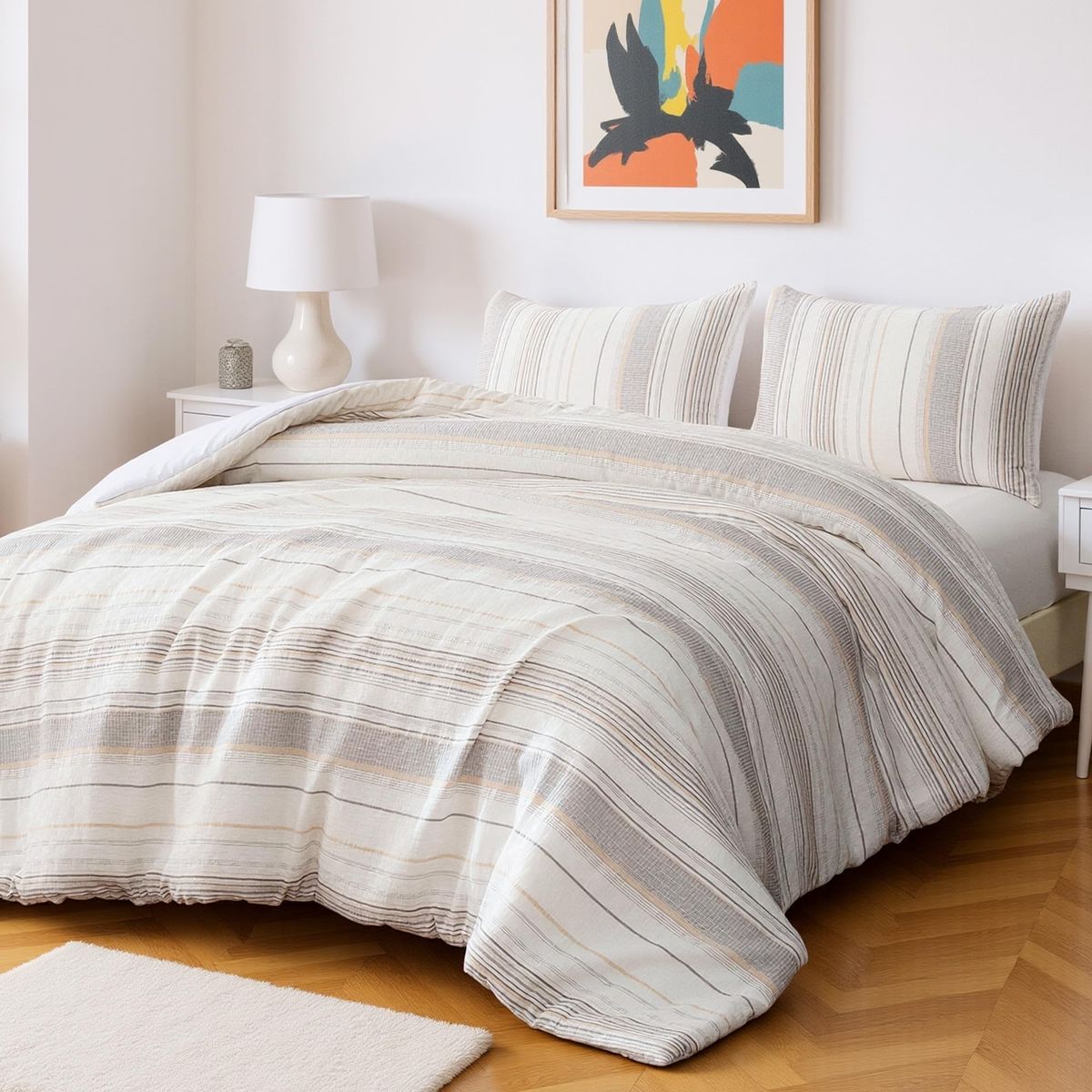 Amazon Basics Comforter Set, 3-Piece Jacquard Comforter and 2 Pillow Shams, All-Season Bedding, King, Beige Striped