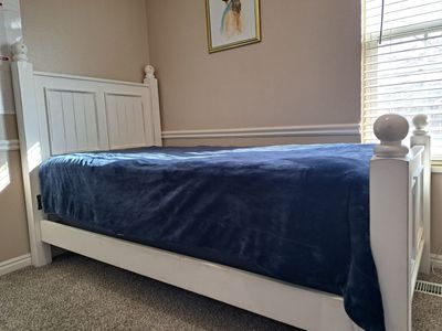 Beautiful bed frame (single)