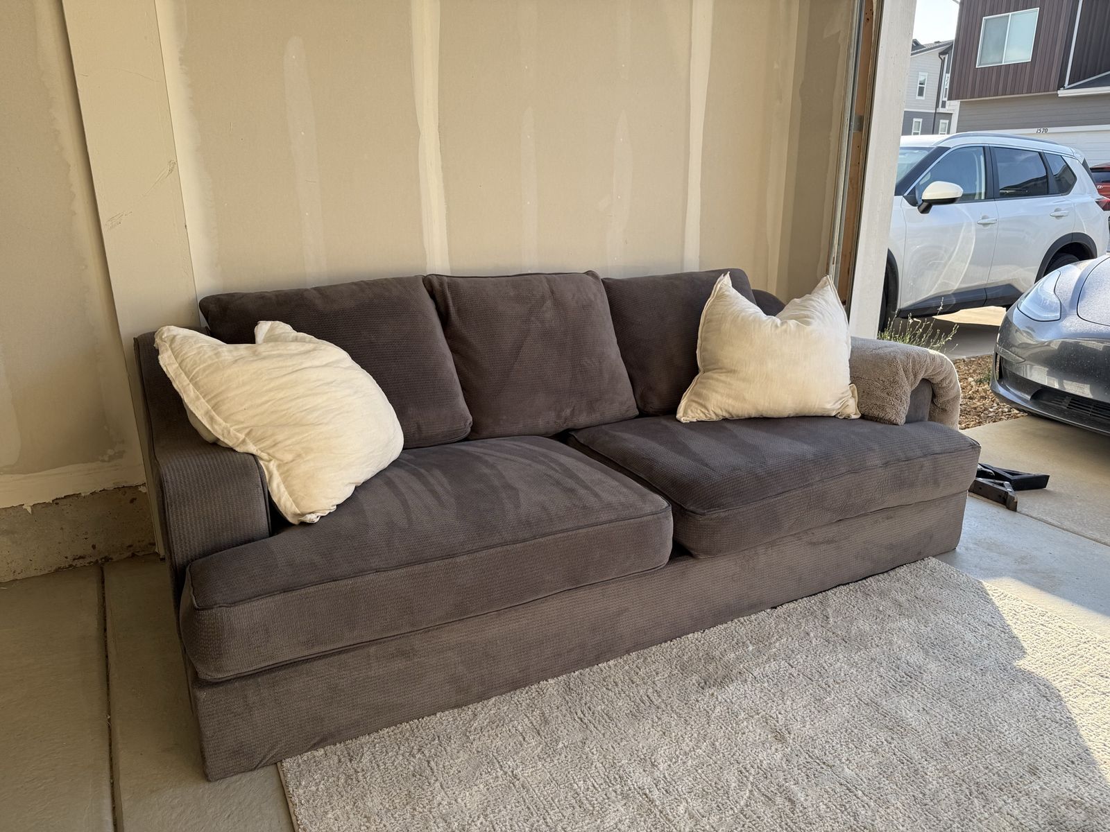 Comfortable Dark Gray Fabric Sofa Couch with down cushions